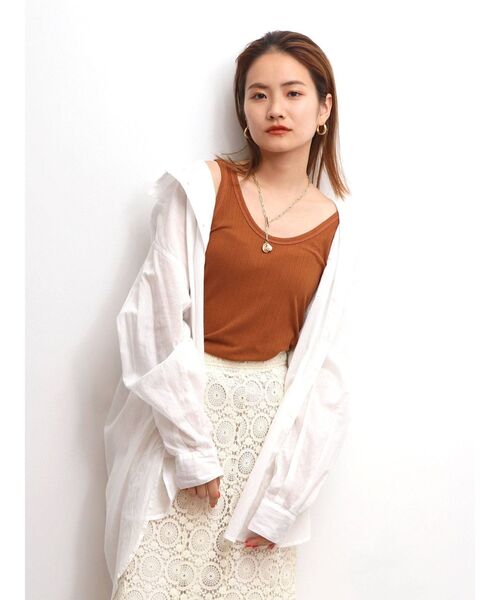 Ungrid（アングリッド）の「シアールーズシャツ（シャツ/ブラウス・レディース・オフホワイト/ブラック/オリーブ・FREE）」の4枚目の写真