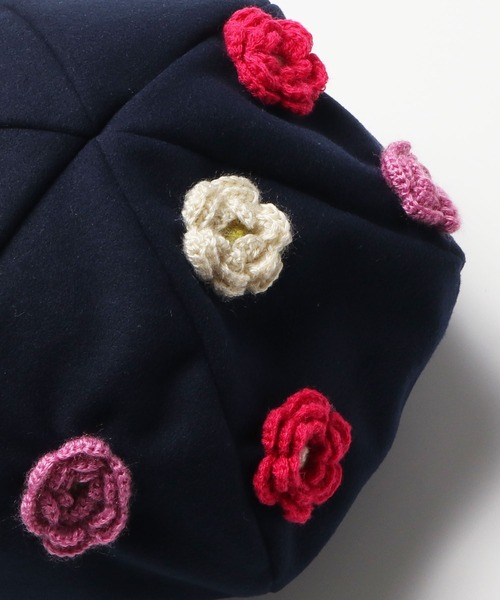 KP DECO（ケーピーデコ）の「花手編みモチーフ付きベレー帽(M-L)（ハンチング/ベレー帽・キッズ・ブルー系その他/杢グレー・MEDIUM/LARGE）」の6枚目の写真
