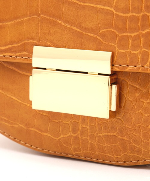 NATURAL BEAUTY BASIC（ナチュラルビューティーベーシック）の「クロコ調ハーフムーンフラップショルダー（ショルダーバッグ・レディース・パープル/マスタード・ﾌﾘ-）」の9枚目の写真