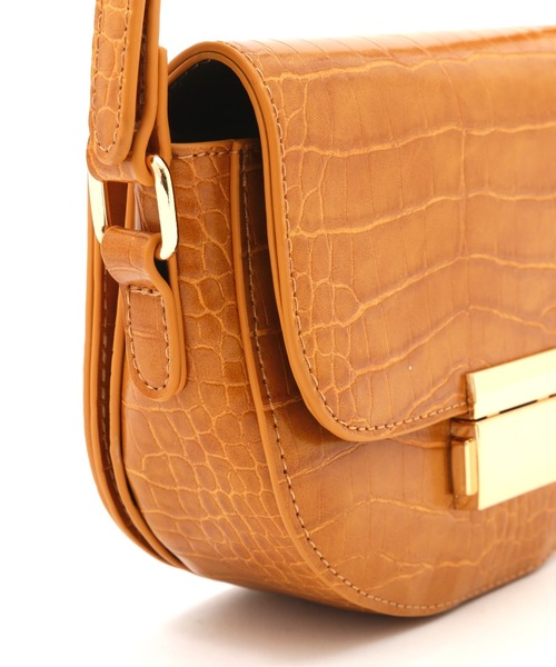 NATURAL BEAUTY BASIC（ナチュラルビューティーベーシック）の「クロコ調ハーフムーンフラップショルダー（ショルダーバッグ・レディース・パープル/マスタード・ﾌﾘ-）」の11枚目の写真