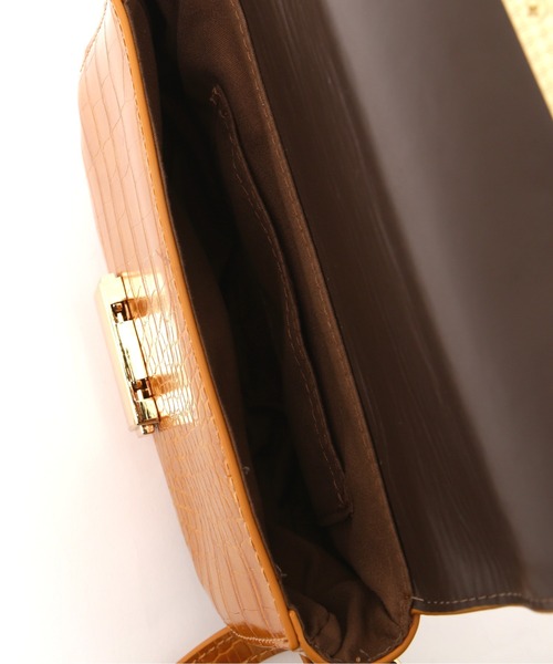 NATURAL BEAUTY BASIC（ナチュラルビューティーベーシック）の「クロコ調ハーフムーンフラップショルダー（ショルダーバッグ・レディース・パープル/マスタード・ﾌﾘ-）」の8枚目の写真