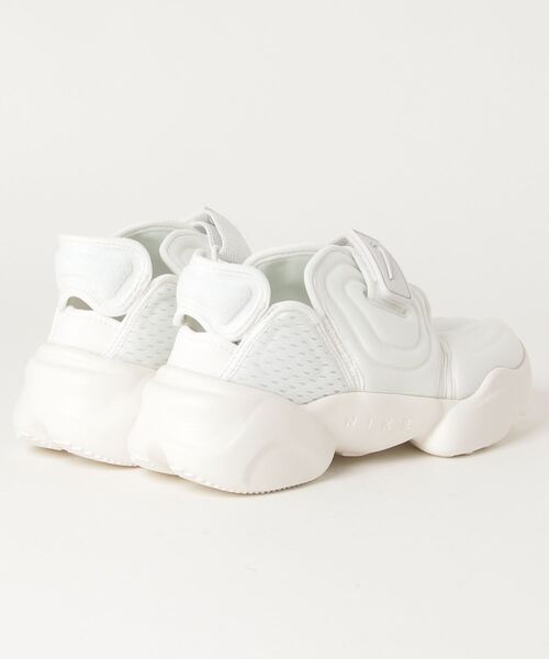NIKE（ナイキ）の「NIKE/Nike ナイキ アクアリフト（スニーカー・レディース・ホワイト/ブラック・23.5/24.5/23/24）」の16枚目の写真