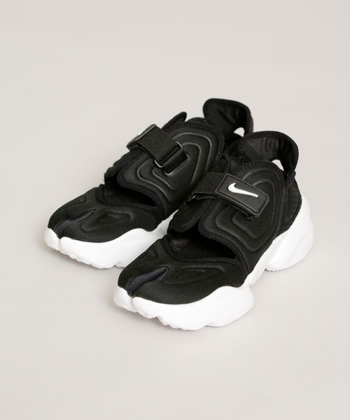 NIKE（ナイキ）の「NIKE/Nike ナイキ アクアリフト（スニーカー・レディース・ホワイト/ブラック・23.5/24.5/23/24）」の2枚目の写真