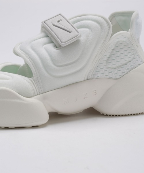 NIKE（ナイキ）の「NIKE/Nike ナイキ アクアリフト（スニーカー・レディース・ホワイト/ブラック・23.5/24.5/23/24）」の6枚目の写真