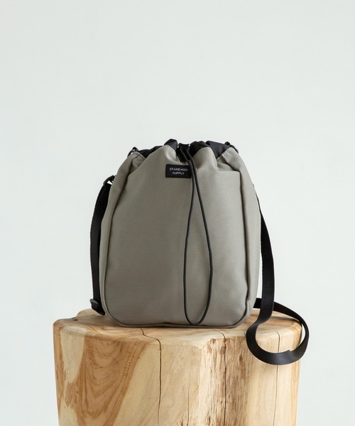 STANDARD SUPPLY（スタンダードサプライ）の「スタンダードサプライ / SIMPLICITY シンプリシティ / CHALK SHOULDER チョークショルダー（ショルダーバッグ・レディース・ライトグレー系/ブルー/モカ/レッド/ダークネイビー/グリーン/ゴールド/ダークパープル/グレー/ブラック/ベージュ/ダークブラウン/チャコールグレー/イエロー/キナリ/コバルトブルー/オリーブ/グレイッシュベージュ/サンドベージュ/アイボリー/ケリーグリーン・FREE/SMALL）」の6枚目の写真