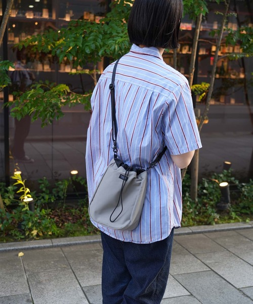 STANDARD SUPPLY（スタンダードサプライ）の「スタンダードサプライ / SIMPLICITY シンプリシティ / CHALK SHOULDER チョークショルダー（ショルダーバッグ・レディース・ライトグレー系/ブルー/モカ/レッド/ダークネイビー/グリーン/ゴールド/ダークパープル/グレー/ブラック/ベージュ/ダークブラウン/チャコールグレー/イエロー/キナリ/コバルトブルー/オリーブ/グレイッシュベージュ/サンドベージュ/アイボリー/ケリーグリーン・FREE/SMALL）」の22枚目の写真