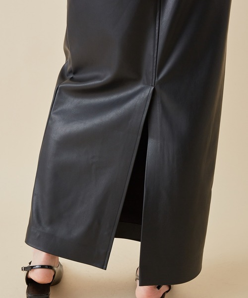 MADEMOISELLE ROPE'（マドモアゼル ロペ）の「<サスペンダー付き>フェイクレザータイトマキシスカート（スカート・レディース・ブラック/ブラウン・36/38）」の19枚目の写真