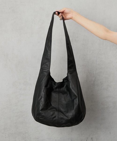 ear PAPILLONNER(イアパピヨネ)の「【牛革】まるショルダーバッグ(ショルダーバッグ・レディース・ブラック/ボルドー・FREE)」の14枚目の写真