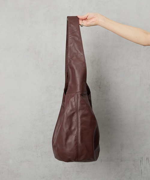 ear PAPILLONNER(イアパピヨネ)の「【牛革】まるショルダーバッグ(ショルダーバッグ・レディース・ブラック/ボルドー・FREE)」の10枚目の写真