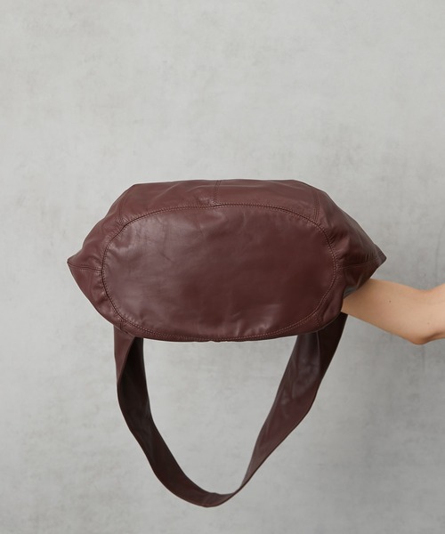 ear PAPILLONNER(イアパピヨネ)の「【牛革】まるショルダーバッグ(ショルダーバッグ・レディース・ブラック/ボルドー・FREE)」の13枚目の写真