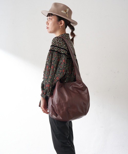 ear PAPILLONNER(イアパピヨネ)の「【牛革】まるショルダーバッグ(ショルダーバッグ・レディース・ブラック/ボルドー・FREE)」の21枚目の写真