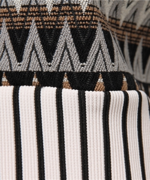 ROSE BUD（ローズバッド）の「LCTT-14289 BLOCK PATTERN PLLOVER （Tシャツ/カットソー・レディース・ブラック/ネイビー・ONE SIZE）」の4枚目の写真