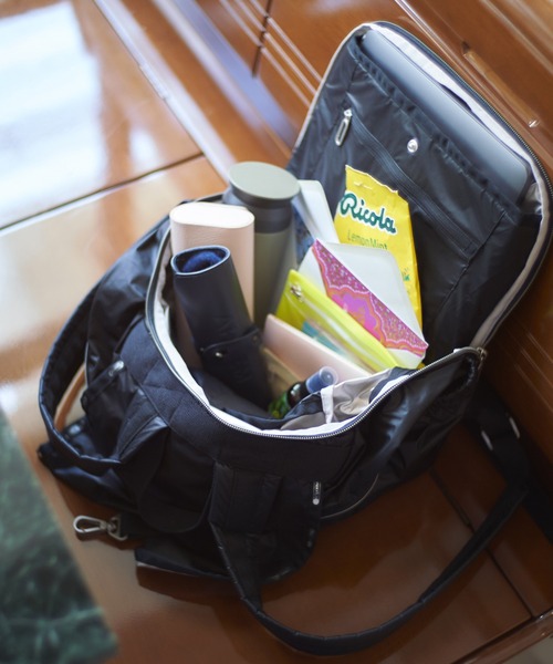 LeSportsac（レスポートサック）の「【LeSportsac Essential Collection × Naoko Okusa】MODERN FLAP BACKPACK　トゥルーブラックC（バックパック/リュック・レディース・ブラック・FREE）」の5枚目の写真