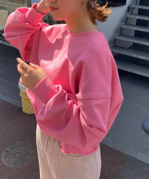 one after another NICE CLAUP（ワンアフターアナザーナイスクラップ）の「ロゴ刺繍ゆるシルエットショートスウェット（Tシャツ/カットソー・レディース・ベージュ/サックスブルー/アイボリー/スミクロ/グリーン/ピンク・FREE）」の6枚目の写真