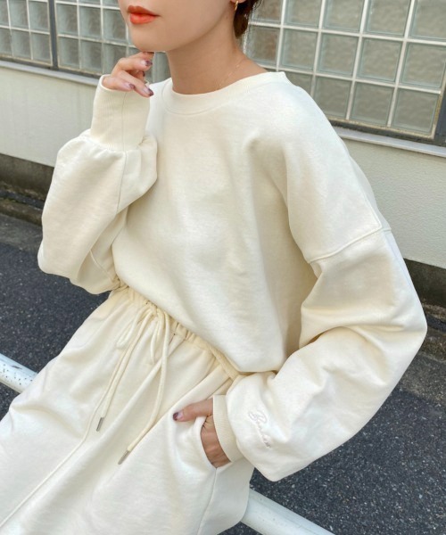 one after another NICE CLAUP（ワンアフターアナザーナイスクラップ）の「ロゴ刺繍ゆるシルエットショートスウェット（Tシャツ/カットソー・レディース・ベージュ/サックスブルー/アイボリー/スミクロ/グリーン/ピンク・FREE）」の3枚目の写真