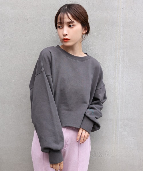 one after another NICE CLAUP（ワンアフターアナザーナイスクラップ）の「ロゴ刺繍ゆるシルエットショートスウェット（Tシャツ/カットソー・レディース・ベージュ/サックスブルー/アイボリー/スミクロ/グリーン/ピンク・FREE）」の13枚目の写真