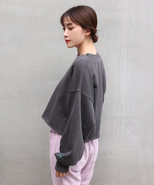 one after another NICE CLAUP（ワンアフターアナザーナイスクラップ）の「ロゴ刺繍ゆるシルエットショートスウェット（Tシャツ/カットソー・レディース・ベージュ/サックスブルー/アイボリー/スミクロ/グリーン/ピンク・FREE）」の17枚目の写真