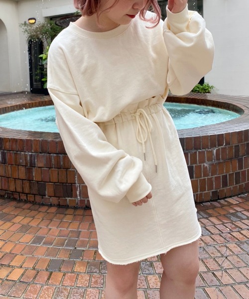 one after another NICE CLAUP（ワンアフターアナザーナイスクラップ）の「ロゴ刺繍ゆるシルエットショートスウェット（Tシャツ/カットソー・レディース・ベージュ/サックスブルー/アイボリー/スミクロ/グリーン/ピンク・FREE）」の21枚目の写真