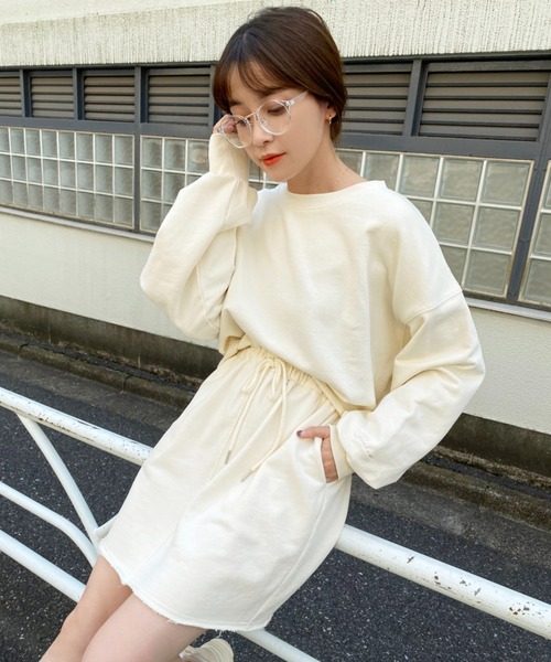 one after another NICE CLAUP（ワンアフターアナザーナイスクラップ）の「ロゴ刺繍ゆるシルエットショートスウェット（Tシャツ/カットソー・レディース・ベージュ/サックスブルー/アイボリー/スミクロ/グリーン/ピンク・FREE）」の16枚目の写真