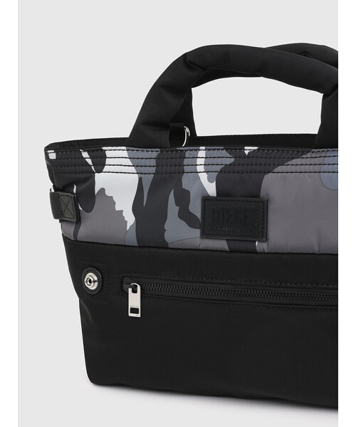 DIESEL（ディーゼル）の「レディース カモフラナイロン サッチェル（トートバッグ・レディース・ブラック/レッド・UNI）」の11枚目の写真