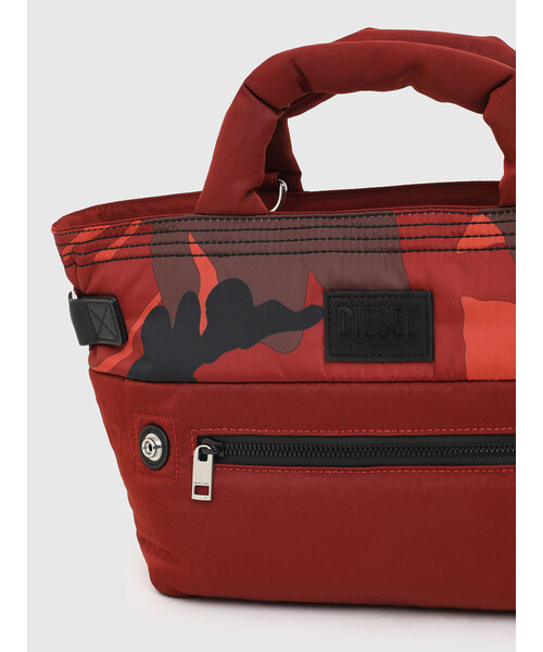 DIESEL（ディーゼル）の「レディース カモフラナイロン サッチェル（トートバッグ・レディース・ブラック/レッド・UNI）」の3枚目の写真