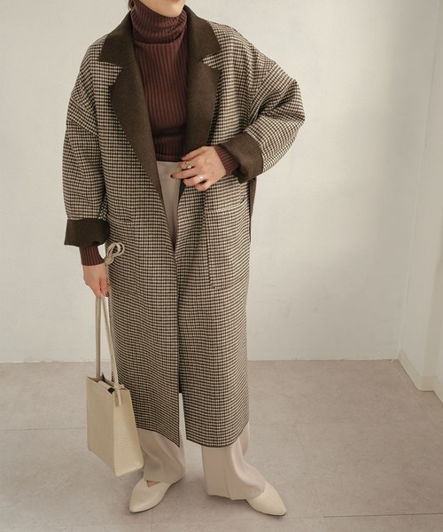 ANDJ(アンドジェイ)の「チェック柄ダブルフェイスオーバーサイズコート(チェスターコート・レディース・ブラック/ブラウン・M)」の2枚目の写真