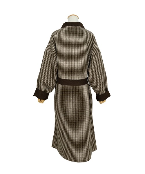 ANDJ(アンドジェイ)の「チェック柄ダブルフェイスオーバーサイズコート(チェスターコート・レディース・ブラック/ブラウン・M)」の9枚目の写真