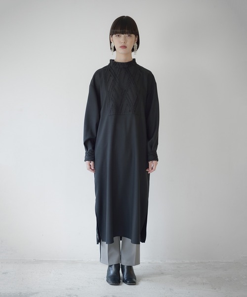 La SRIC（ラスリック）の「La SRIC / カットJQハイネックOP（ワンピース・レディース・ブラック/ベージュ/グレー・38）」の4枚目の写真