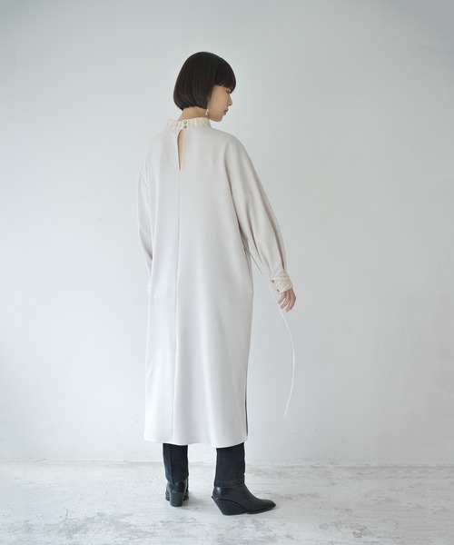 La SRIC（ラスリック）の「La SRIC / カットJQハイネックOP（ワンピース・レディース・ブラック/ベージュ/グレー・38）」の5枚目の写真