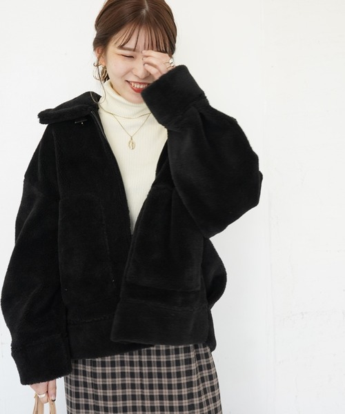 Cheek(チーク)の「リバーシブルムートンブルゾン(ブルゾン・レディース・アイボリー/ブラック/モカ・FREE)」の10枚目の写真