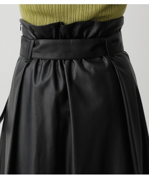AZUL by moussy(アズールバイマウジー)の「FAUX LEATHER HIGH WAIST SKIRT/フェイクレザーハイウェストスカート(スカート・レディース・ブラック/マジェンタ/カーキ・SMALL/MEDIUM)」の4枚目の写真