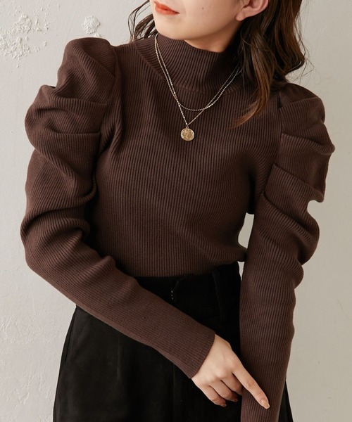 Chico（チコ）の「【新色追加】ハイネックパワショルリブニット（ニット/セーター・レディース・ブラック/ブラウン/アイボリー/ホワイト系その他/ブラウン系その他2/ホワイト系その他2/ライトブルー・FREE）」の5枚目の写真