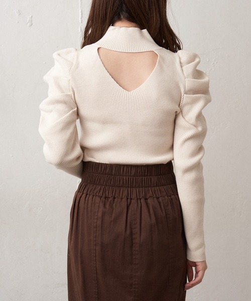 Chico（チコ）の「【新色追加】ハイネックパワショルリブニット（ニット/セーター・レディース・ブラック/ブラウン/アイボリー/ホワイト系その他/ブラウン系その他2/ホワイト系その他2/ライトブルー・FREE）」の9枚目の写真