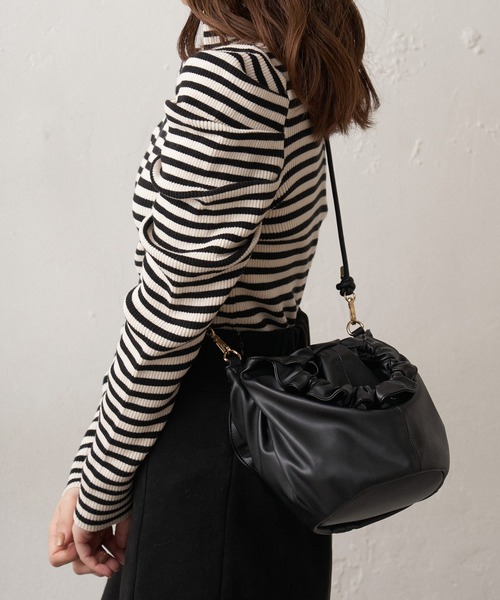 Chico（チコ）の「【新色追加】ハイネックパワショルリブニット（ニット/セーター・レディース・ブラック/ブラウン/アイボリー/ホワイト系その他/ブラウン系その他2/ホワイト系その他2/ライトブルー・FREE）」の11枚目の写真