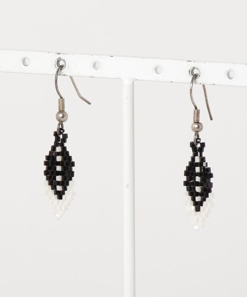 Indian Jewelry（インディアンジュエリー）の「INDIAN JEWELRY / PIERCE 6（ピアス（両耳用）・レディース・マルチ/ブラック・ONE SIZE）」の2枚目の写真
