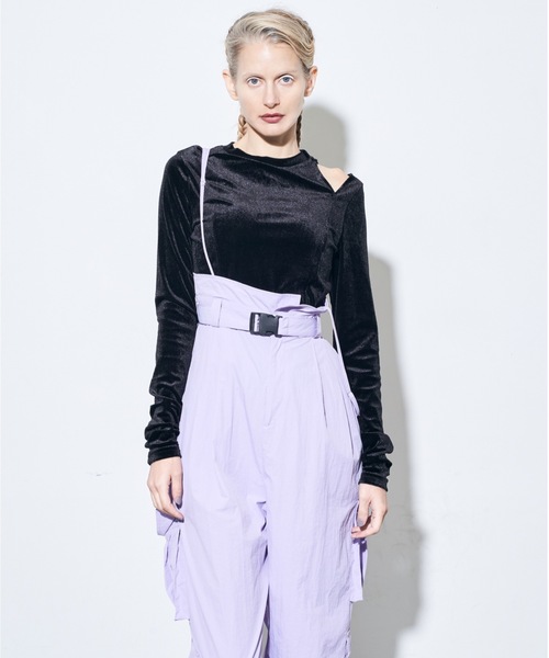 Solace(ソレイス)の「ショルダーカットベロアタイトトップス(Tシャツ/カットソー・レディース・ベージュ/グリーン/ブラック・FREE)」の1枚目の写真