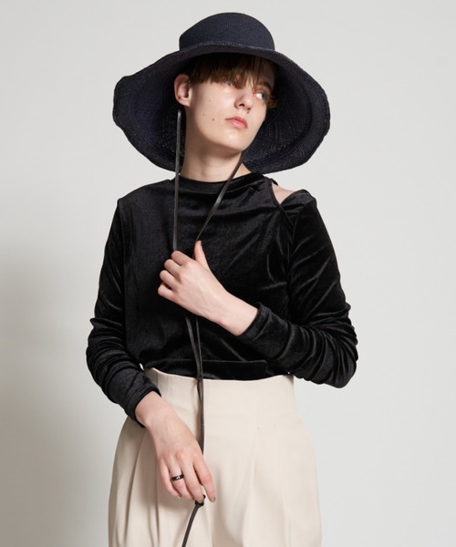 Solace(ソレイス)の「ショルダーカットベロアタイトトップス(Tシャツ/カットソー・レディース・ベージュ/グリーン/ブラック・FREE)」の20枚目の写真