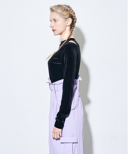 Solace(ソレイス)の「ショルダーカットベロアタイトトップス(Tシャツ/カットソー・レディース・ベージュ/グリーン/ブラック・FREE)」の15枚目の写真