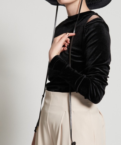 Solace(ソレイス)の「ショルダーカットベロアタイトトップス(Tシャツ/カットソー・レディース・ベージュ/グリーン/ブラック・FREE)」の14枚目の写真