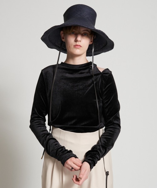 Solace(ソレイス)の「ショルダーカットベロアタイトトップス(Tシャツ/カットソー・レディース・ベージュ/グリーン/ブラック・FREE)」の13枚目の写真