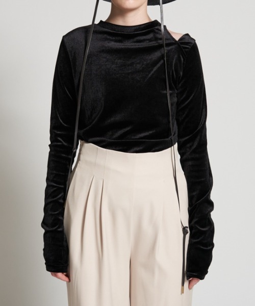 Solace(ソレイス)の「ショルダーカットベロアタイトトップス(Tシャツ/カットソー・レディース・ベージュ/グリーン/ブラック・FREE)」の12枚目の写真