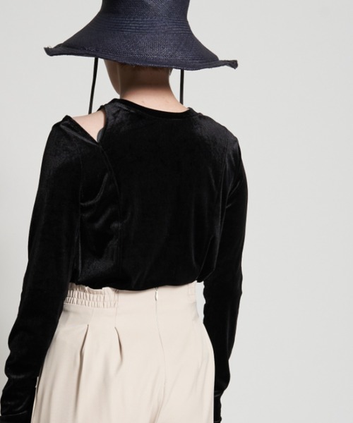 Solace(ソレイス)の「ショルダーカットベロアタイトトップス(Tシャツ/カットソー・レディース・ベージュ/グリーン/ブラック・FREE)」の11枚目の写真