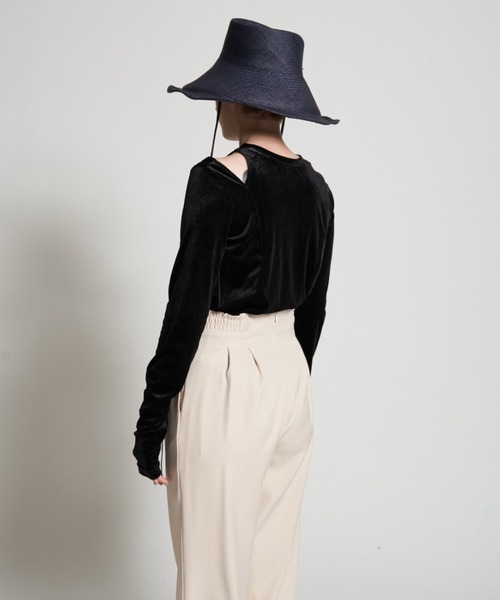 Solace(ソレイス)の「ショルダーカットベロアタイトトップス(Tシャツ/カットソー・レディース・ベージュ/グリーン/ブラック・FREE)」の10枚目の写真