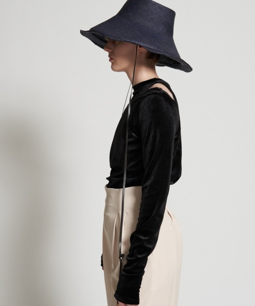 Solace(ソレイス)の「ショルダーカットベロアタイトトップス(Tシャツ/カットソー・レディース・ベージュ/グリーン/ブラック・FREE)」の9枚目の写真