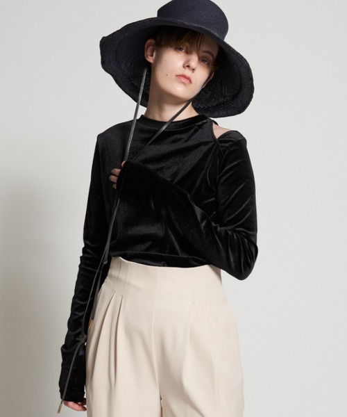 Solace(ソレイス)の「ショルダーカットベロアタイトトップス(Tシャツ/カットソー・レディース・ベージュ/グリーン/ブラック・FREE)」の8枚目の写真