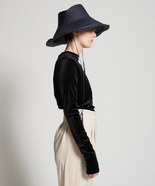 Solace(ソレイス)の「ショルダーカットベロアタイトトップス(Tシャツ/カットソー・レディース・ベージュ/グリーン/ブラック・FREE)」の4枚目の写真