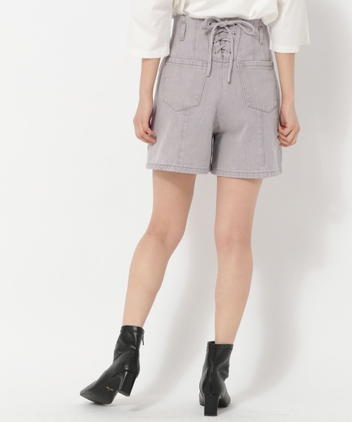 mysty woman(ミスティウーマン)の「バックレースアップデニムショートパンツ 269641(デニムパンツ・レディース・ベージュ/ピンク/モカ・FREE)」の2枚目の写真