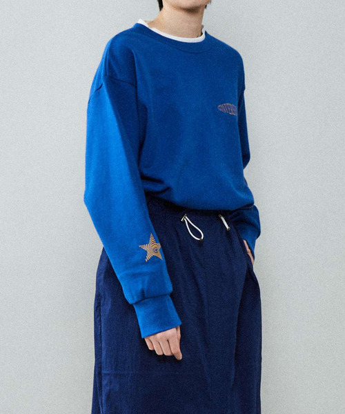 CONVERSE TOKYO(コンバーストウキョウ)の「グラフィックプリントロンT(Tシャツ/カットソー・レディース・ホワイト/ブルー/グレー・FREE)」の3枚目の写真