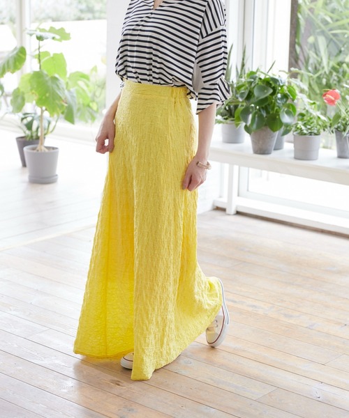 INED CLARO(イネドクラロ)の「リップルフレアスカート(スカート・レディース・ブラック/オフホワイト/イエロー・フリー)」の4枚目の写真