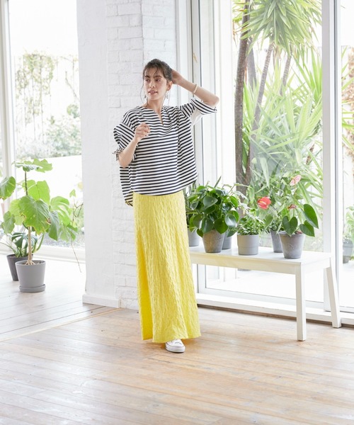 INED CLARO(イネドクラロ)の「リップルフレアスカート(スカート・レディース・ブラック/オフホワイト/イエロー・フリー)」の7枚目の写真